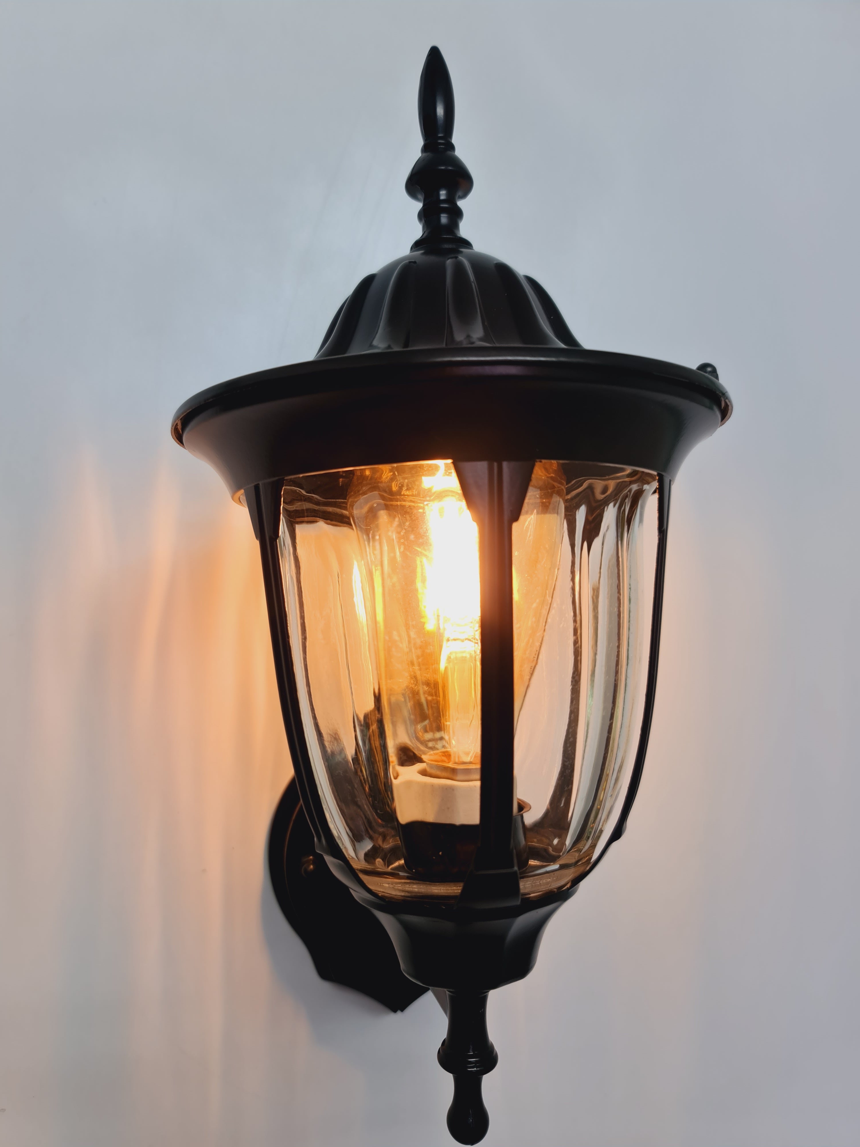 Vintage style wall lamp.