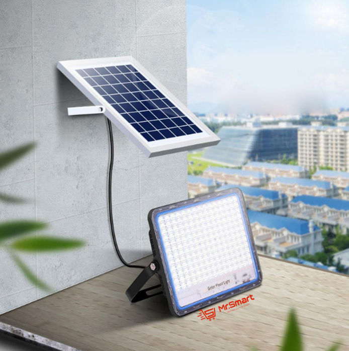 100W Remote Controlled Solar Powered LED Flood Light IP66.