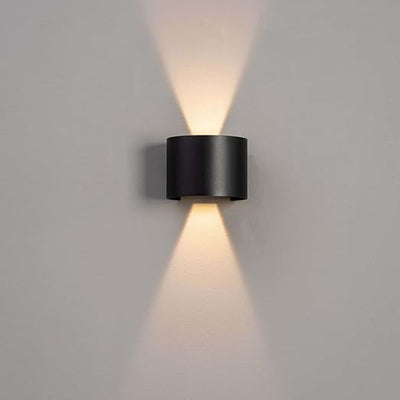 Indoor/Outdoor 1 LED wall lamp.
